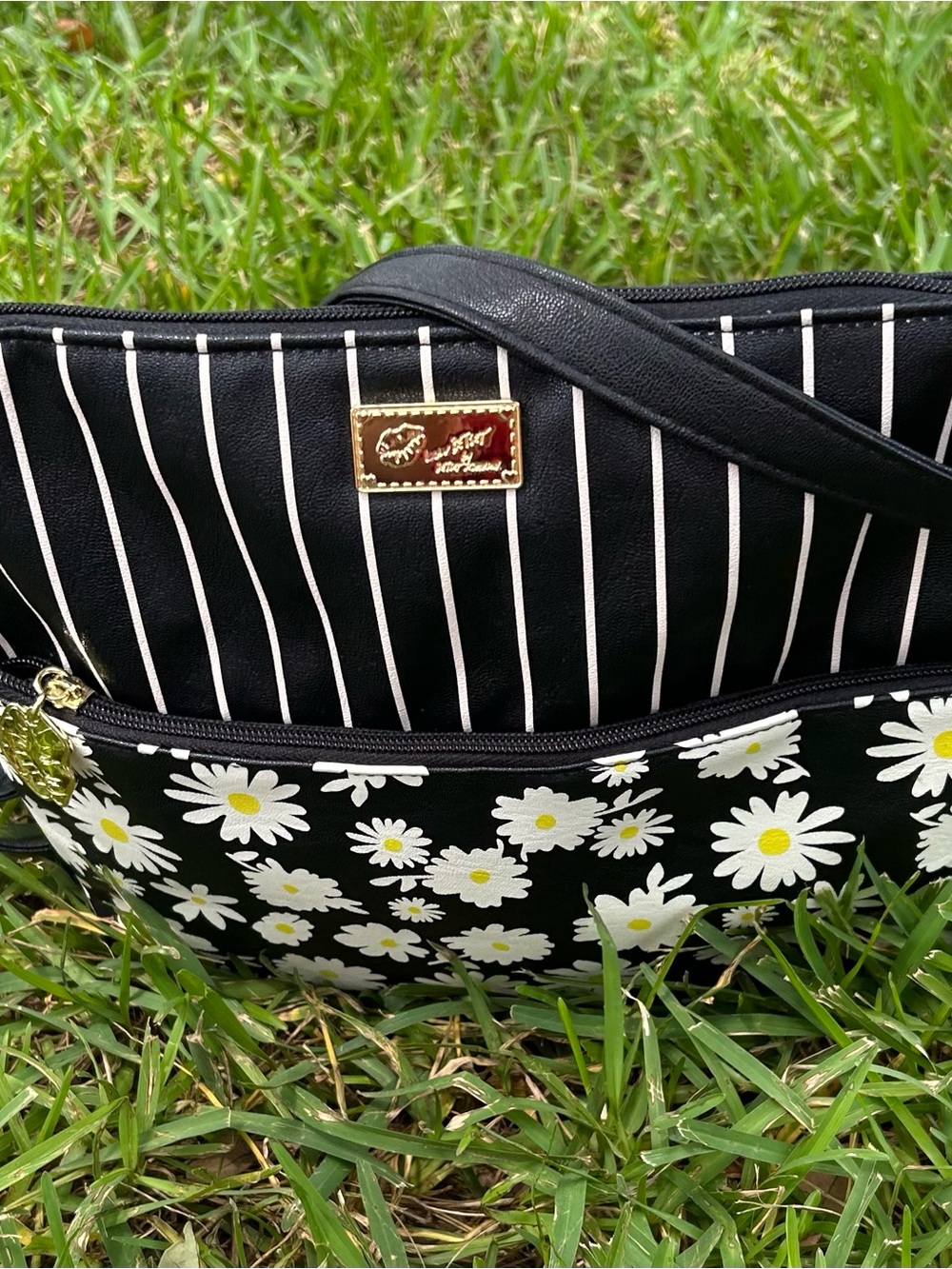 Betsey Johnson Black Floral Daisy Shoulder Bag with Yellow Centers - Picture 3 of 9